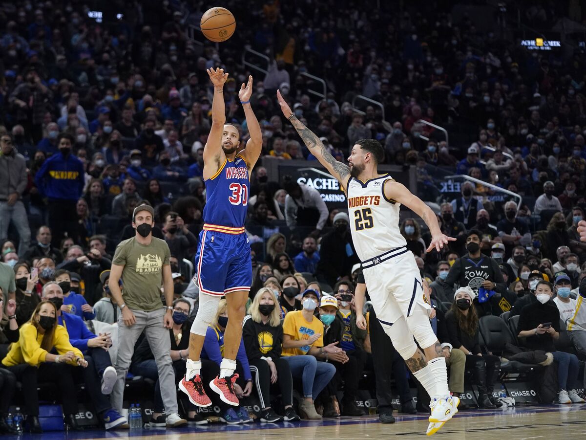 Stephen Curry Makes 3,000th Career 3-Pointer, A NBA Record - Bloomberg