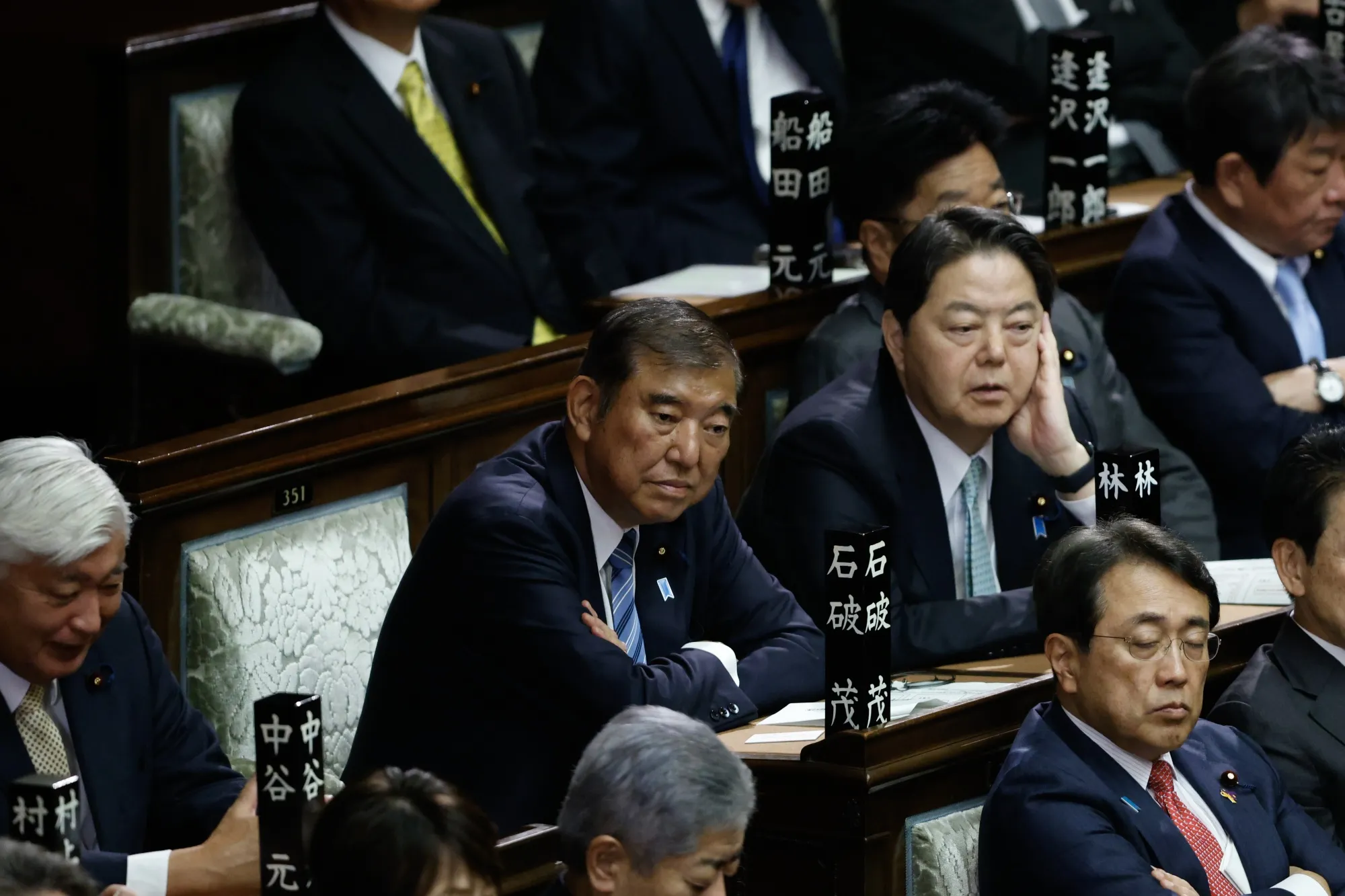 Shigeru Ishiba, center, at the lower house of parliament on Nov. 11.