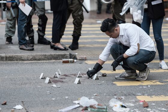 Lam Condemns Violence, Won’t Give In to Demands: Hong Kong Update