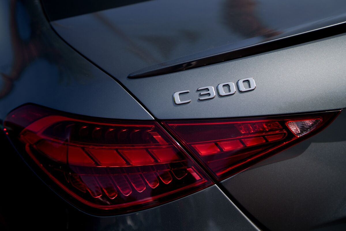 Mercedes Weighs Partners for South Africa Plant as US Levies Hit