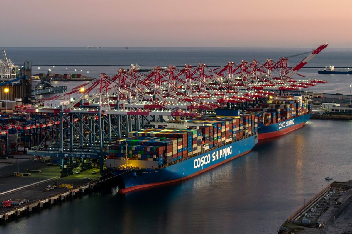 US Companies Shamed by Trump Tiptoe Into a Tariff-Refund Race