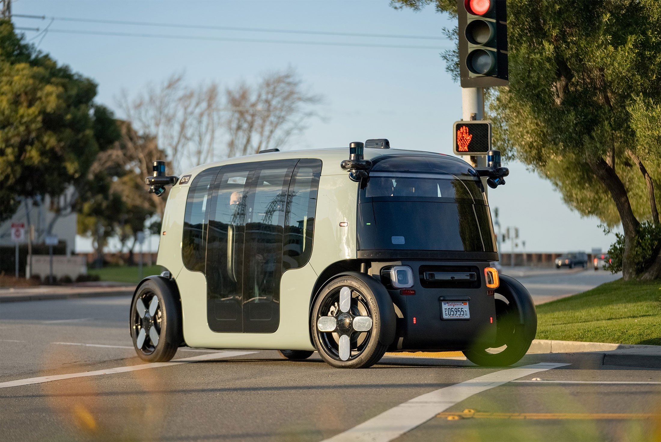 s Self-Driving Car Unit Zoox Carries Passengers on Public Roads -  Bloomberg