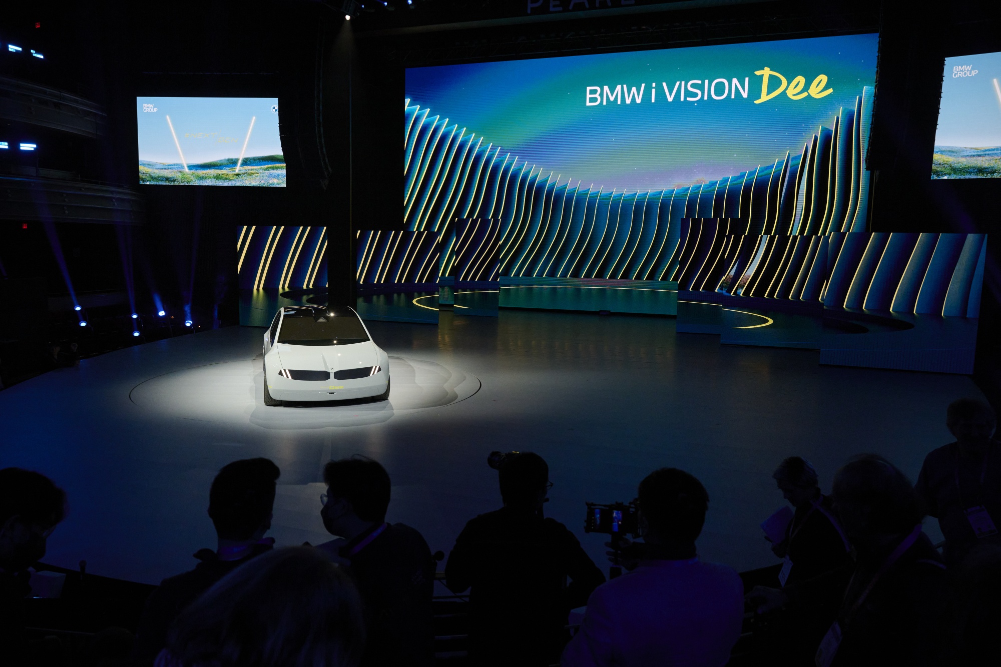 BMW nimmt Anleihen bei Apple mit radikaler Innenraum-Gestaltung - Bloomberg
