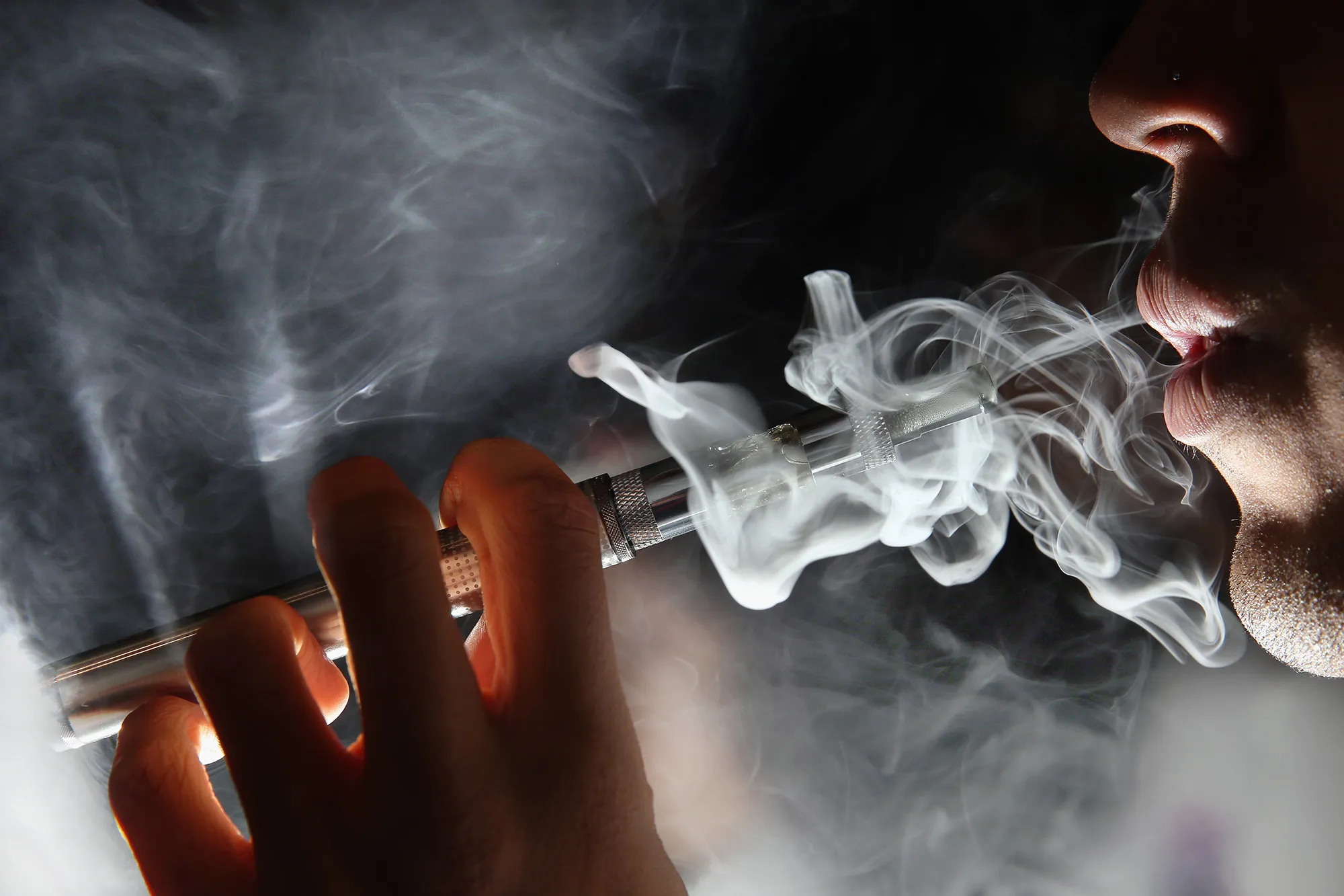 Teen Smoking, Vaping Linked to Higher Risk of Covid, Study Finds - Bloomberg