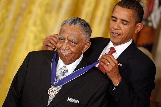 Joseph Lowery, Civil-Rights Lion From King to Obama, Dies at 98