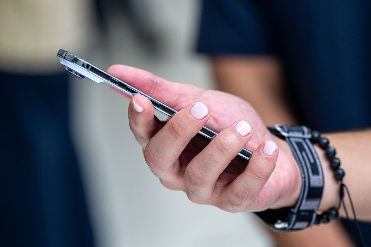 Apple Loses Its Cool While OpenAI Loses Its Purpose