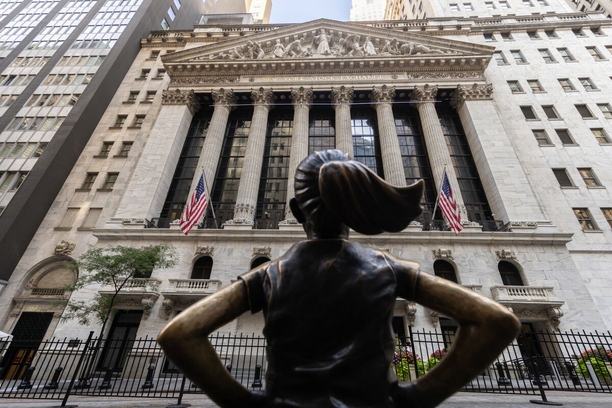 ブルームバーグのニュース記事「【米国市況】テク主導で株反発、原油高に伴うインフレ懸念で国債下落」の画像