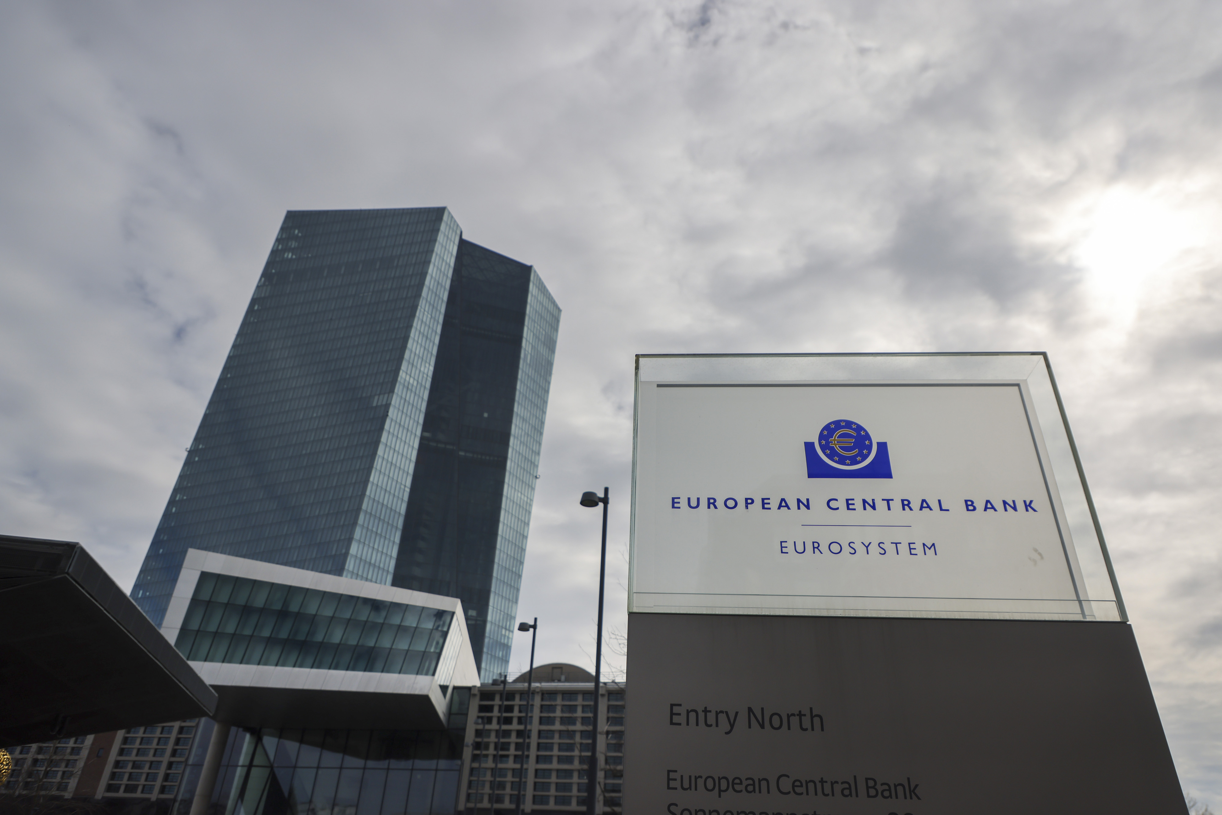 Europe's Biggest Money Managers Bet on Higher ECB Rate - Bloomberg