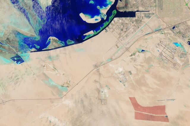 False-color satellite images of Dubai’s southern outskirts on April 3, before the storm