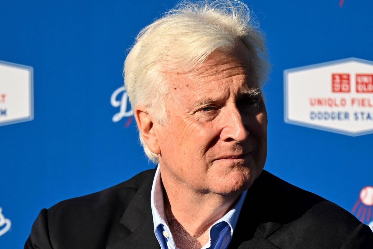 Billionaire Mark Walter’s Firms Probed by Federal Prosecutors