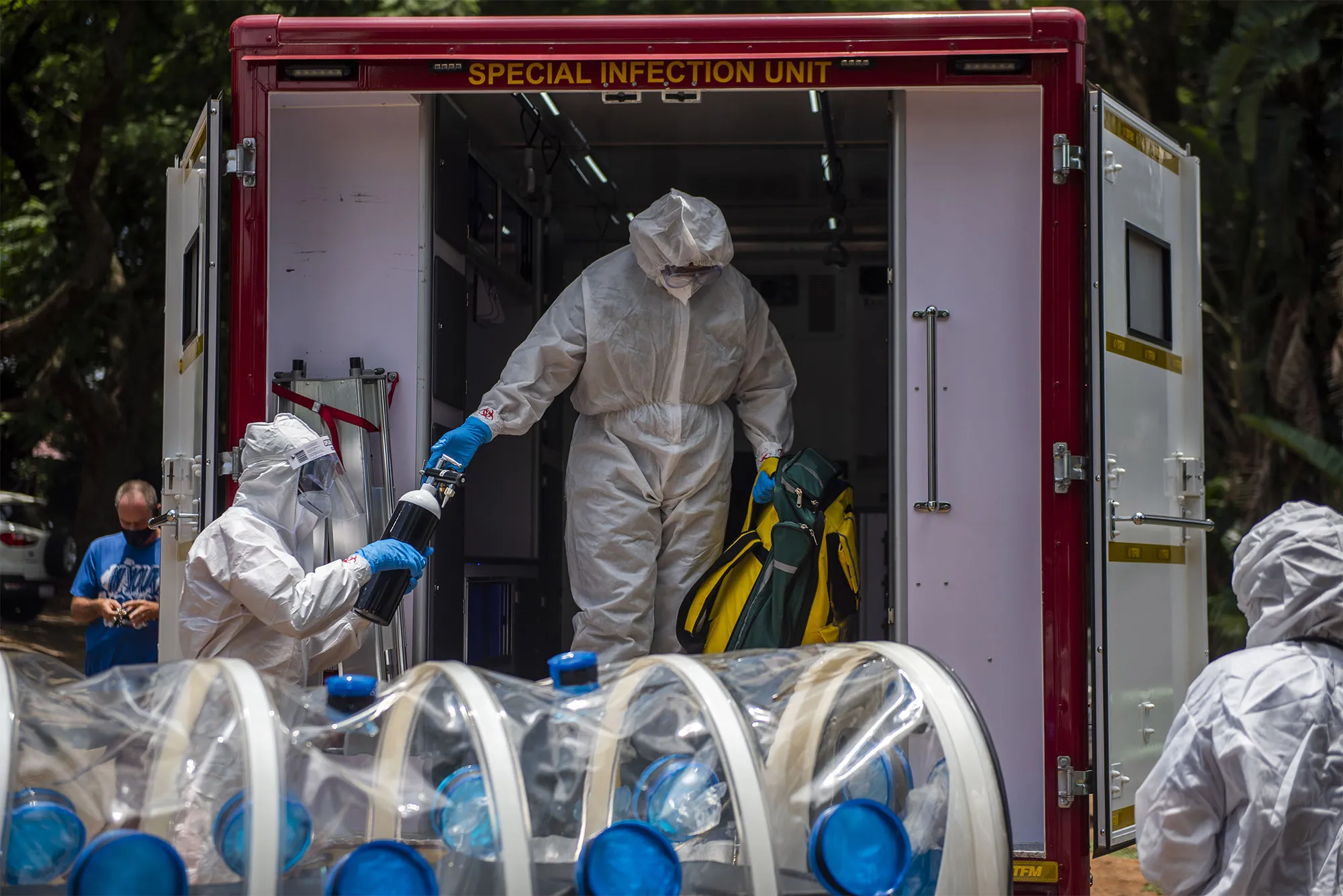 The Tshwane Special Infectious Unit pick up a suspected COVID-19 patient&nbsp;in Pretoria, South Africa.&nbsp;