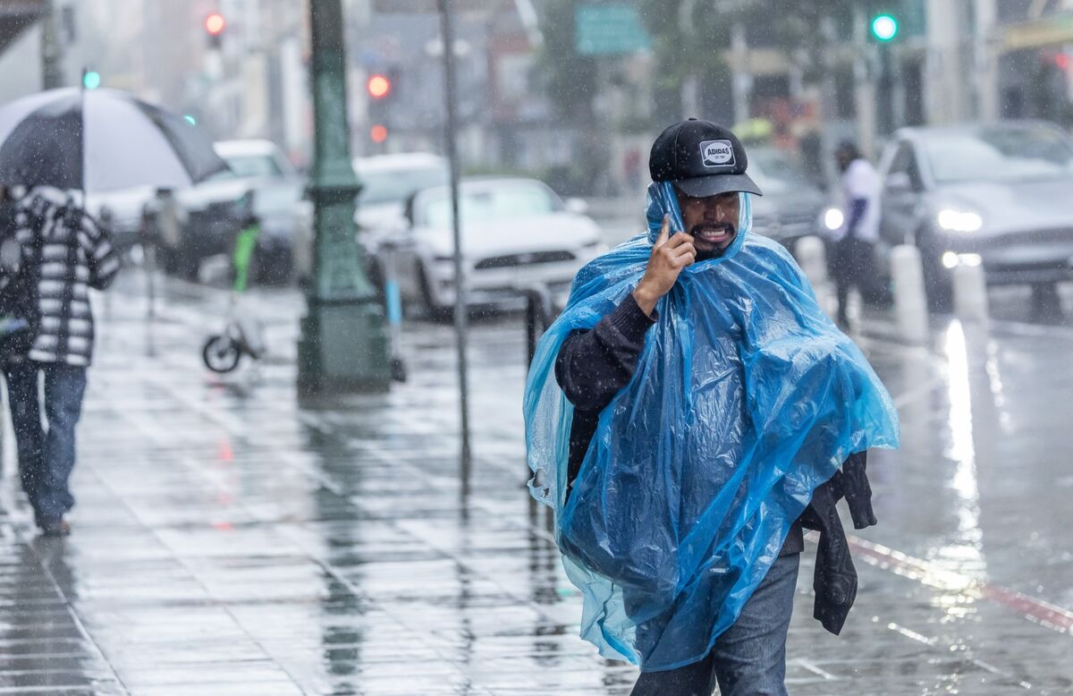 
                            Los Angeles Faces Flood Watch as Storms Batter California