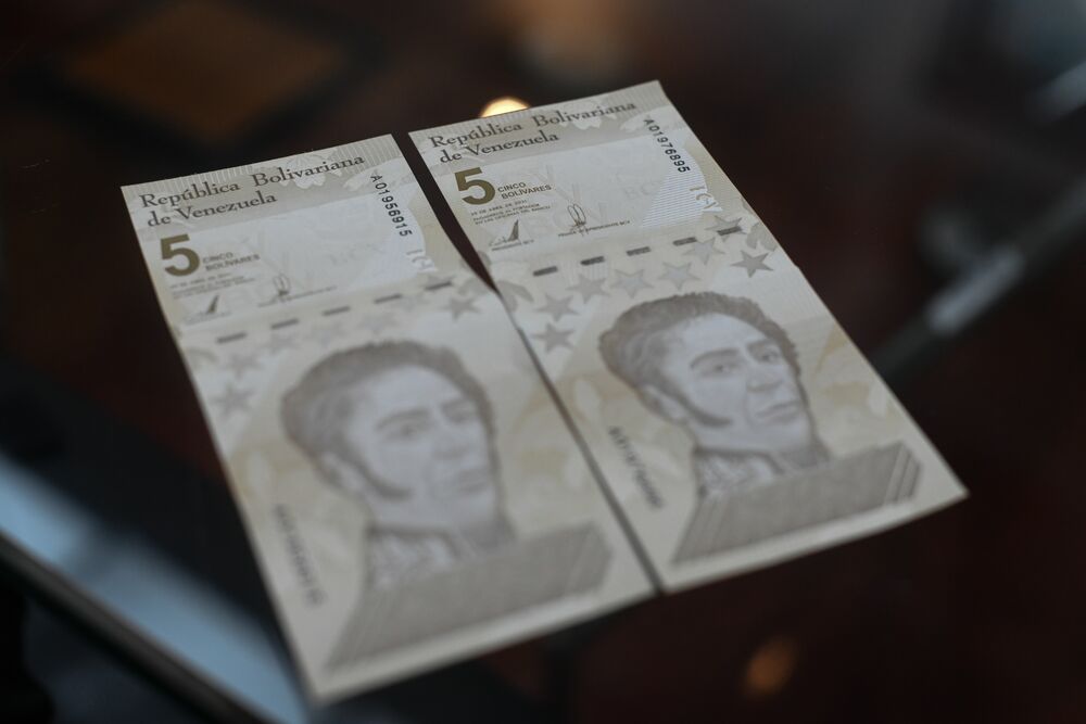 New bolivar banknotes are displayed on a table at a Banesco Banco Universal branch ahead of a currency re-denomination in Caracas, Venezuela, on Oct. 1. 