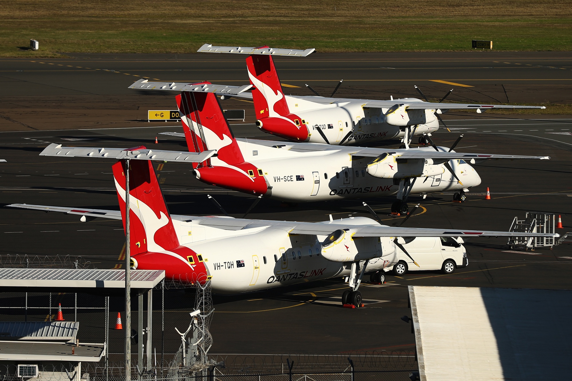 Qantas to Raise $1.3 Billion and Cut 6,000 Jobs to Survive Virus 