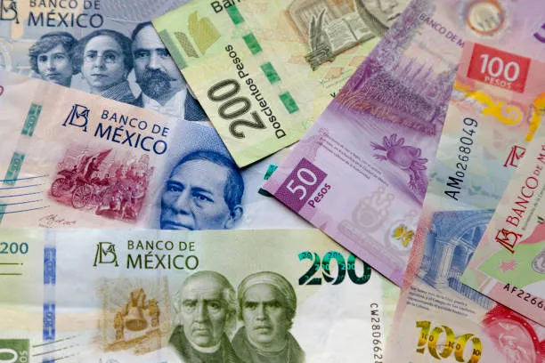 Peso mexicano y real brasileño lideran caídas a la espera de Powell -  Bloomberg