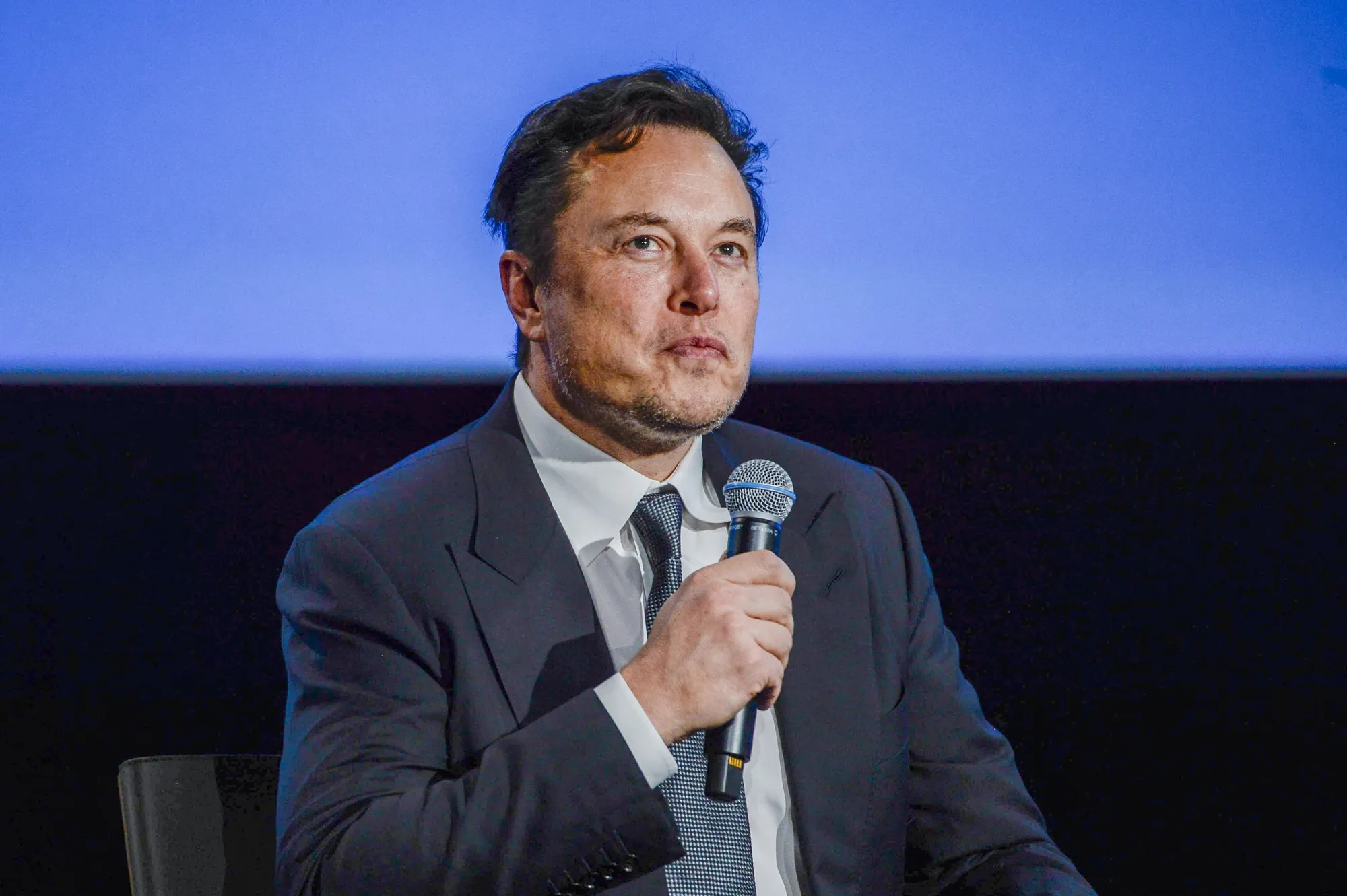Elon Musk says Tesla mulling a share&nbsp;buyback.