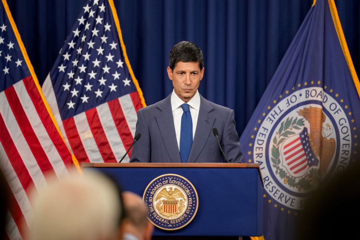Warsh Raises Rethink on Fed’s Policy Meeting Frequency, Timing