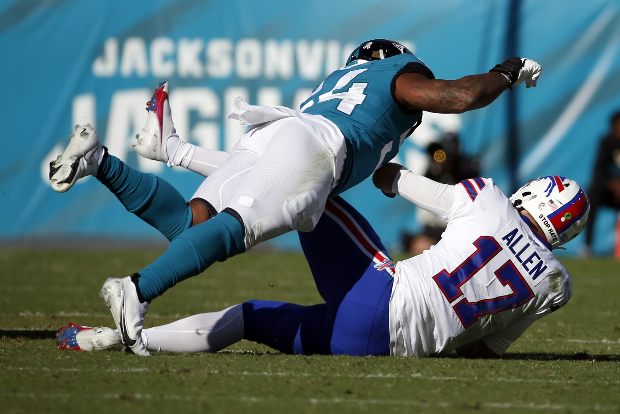 Rough Weekend for NFL Teams Atop the Standings - Bloomberg