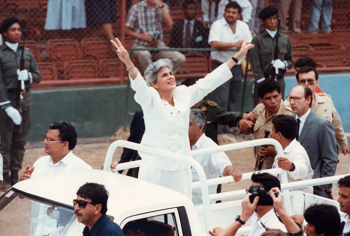🟪"Addio a Violeta Barrios de Chamorro: la pioniera della democrazia in Nicaragua e prima presidente donna dell'America Latina"