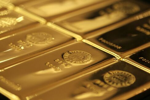 Paulson Steps Up Gold Bet to 44% of Hedge Fund’s Equity Assets