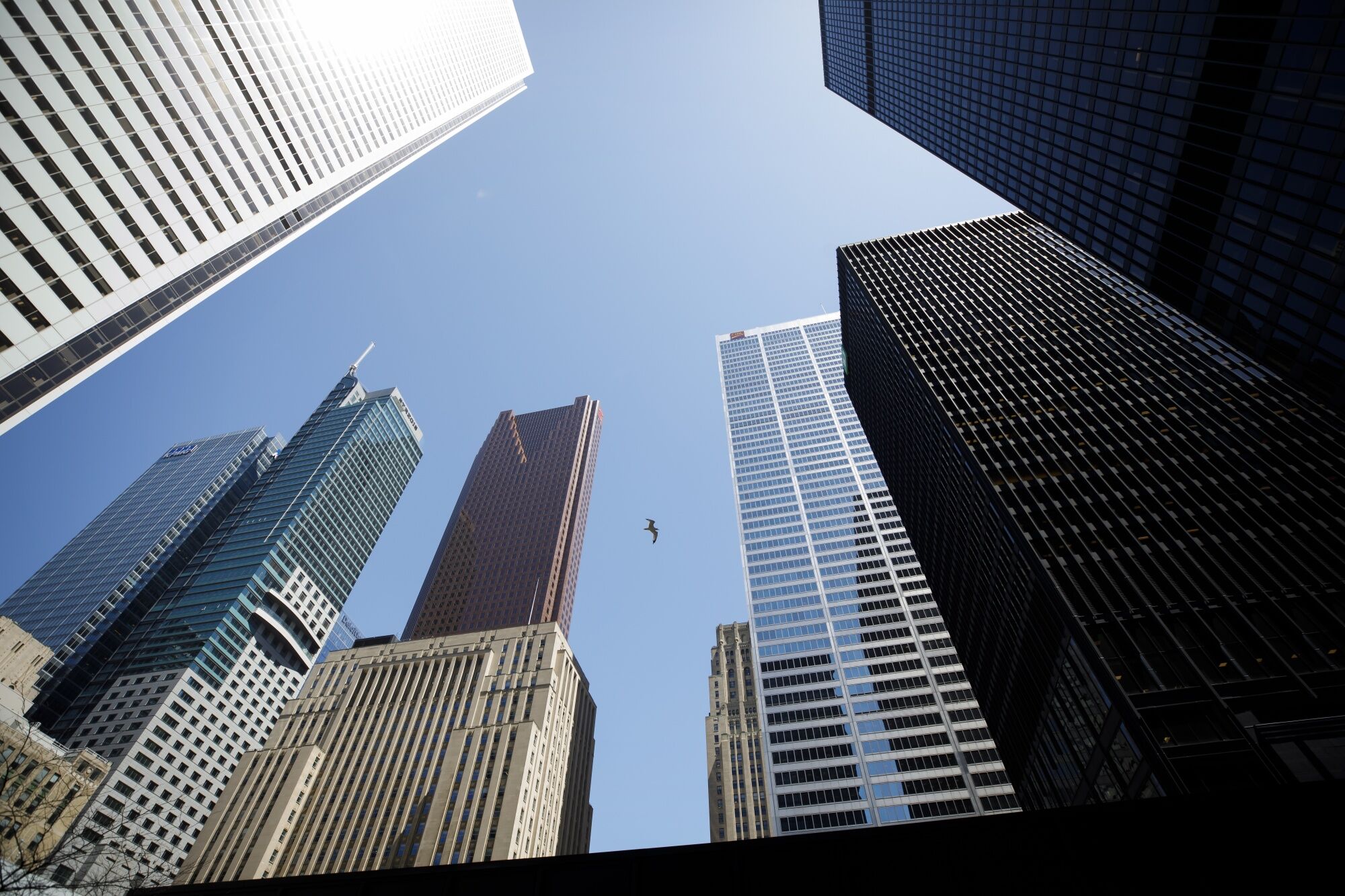 Canadian Banks Hoard Cash With Record Ultra-Safe Bonds Abroad - Bloomberg