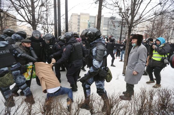 Putin’s Popularity Slumps As Navalny Calls Fresh Protests