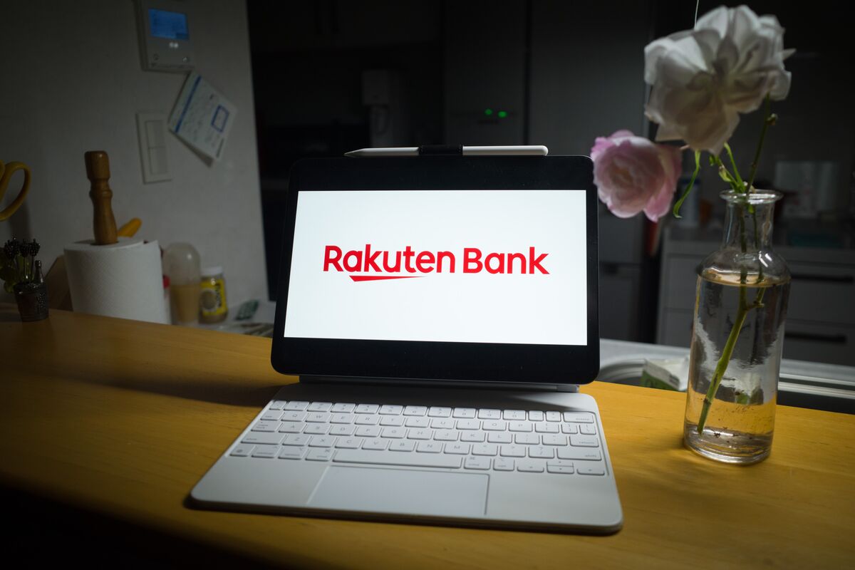 Rakuten Bank Shares Jump as Mizuho Says It’s Mulling Investment