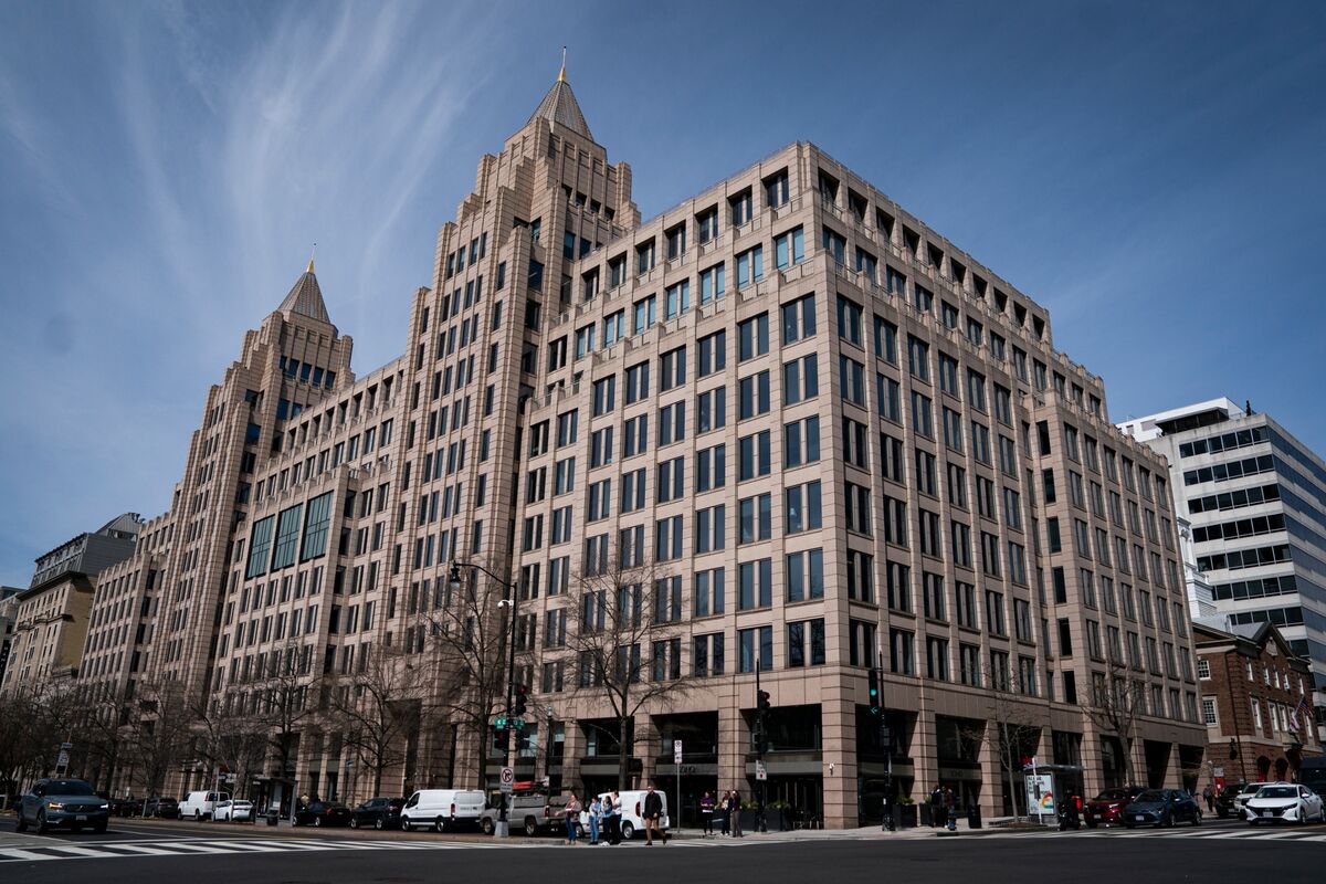 🟪"Attacco informatico agli account email dei giornalisti: il Washington Post rafforza la sicurezza online"