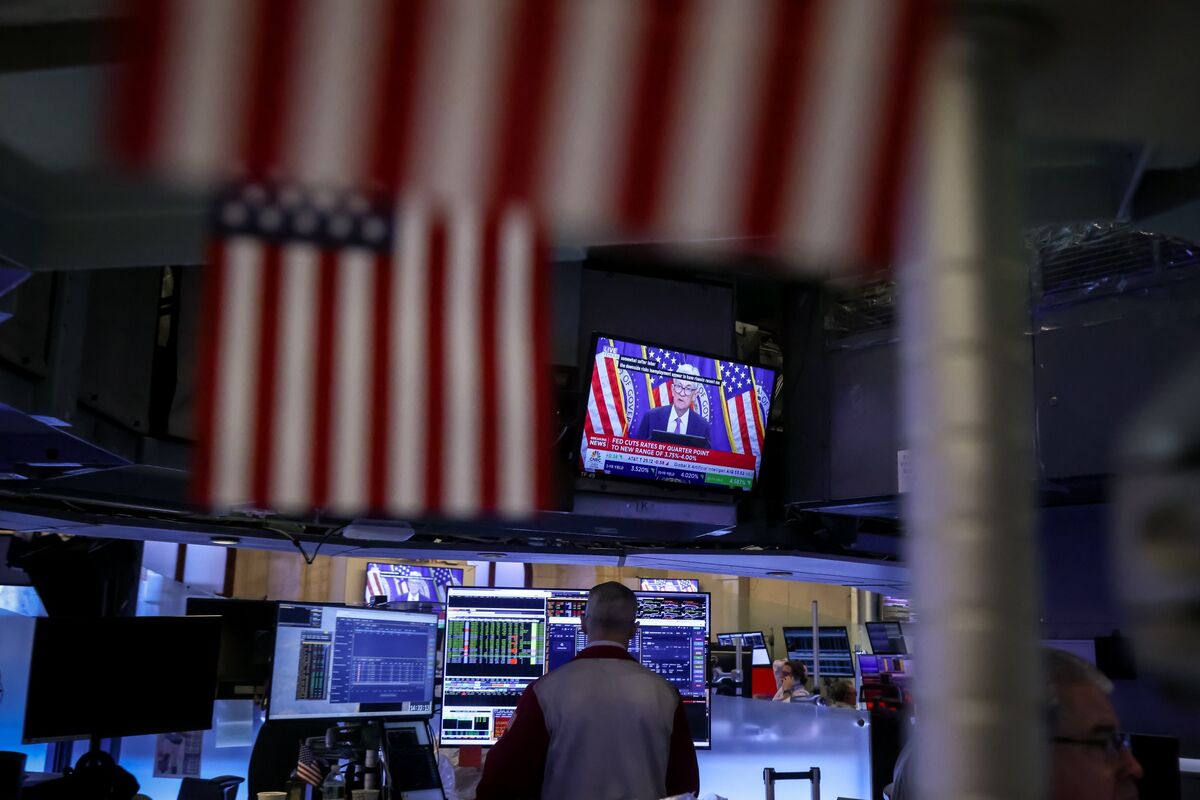 Yardeni Warns ‘Too Many Bulls’ Put Stocks on Cusp of a Pullback