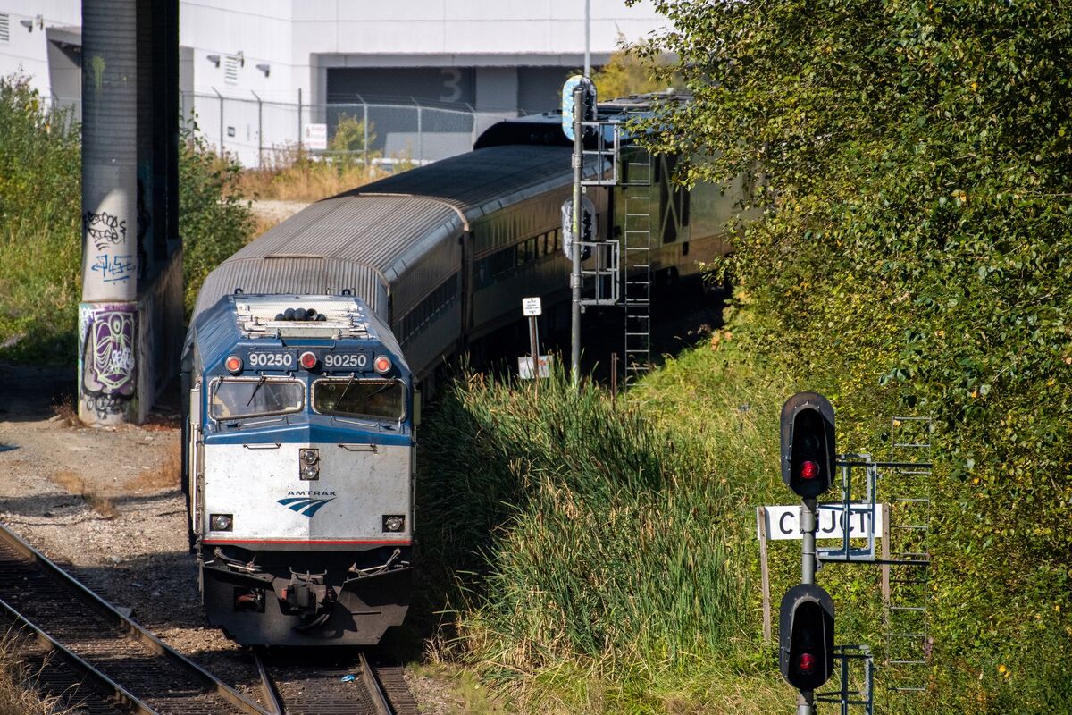 🟪"Amtrak riduce il 20% del personale dirigenziale: il taglio dei costi in un clima di incertezze infrastrutturali"
