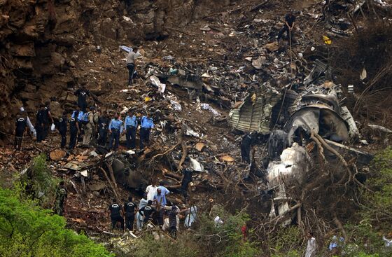 Deadly Crash and Fake Pilots Expose Pakistan’s Broken Airline