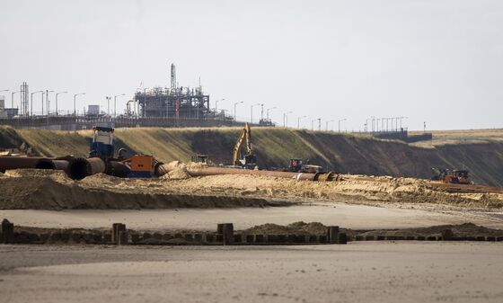 Can Millions of Tons of Sand Save a Gas Terminal From the Sea?
