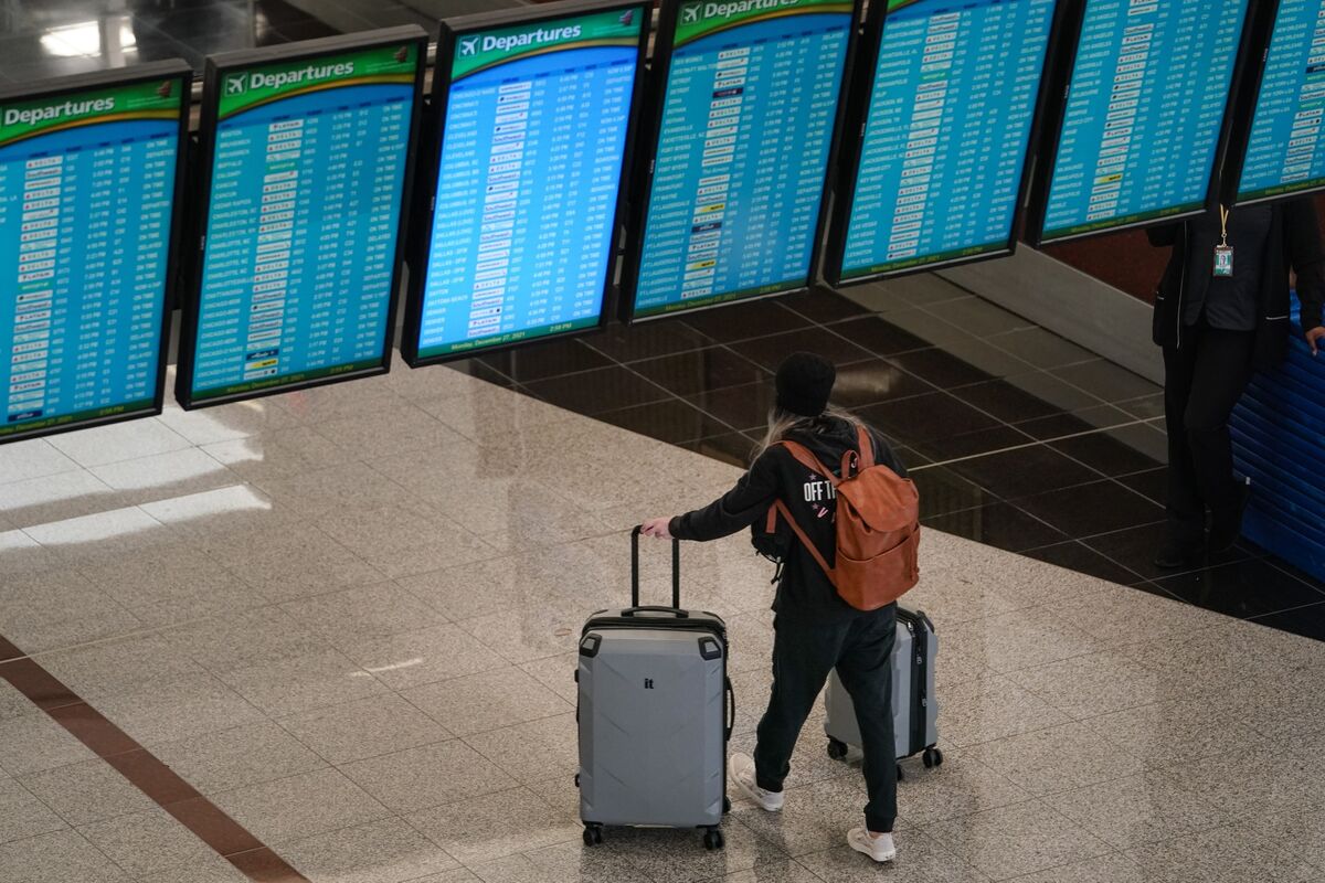 A Call For A Vaccine Mandate On U S Flights Bloomberg   1200x800 