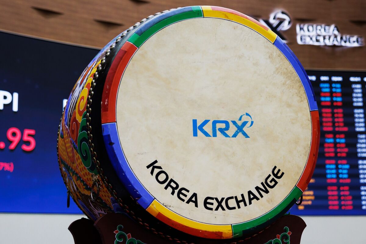 Global Funds Dump Nearly $5 Billion of Korean Stocks After Rally