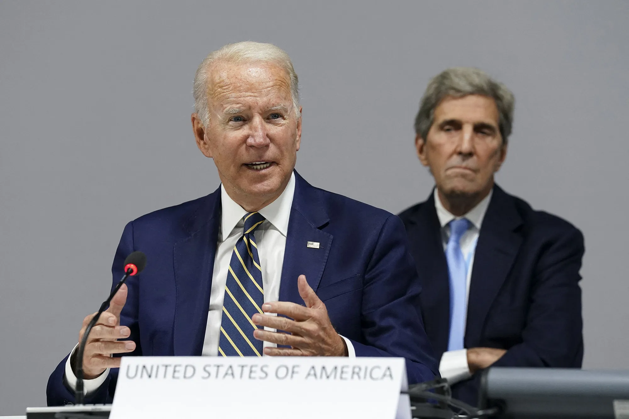 Joe Biden and John Kerry as they attend a meeting at COP26 in Glasgow, on Nov. 1, 2021.