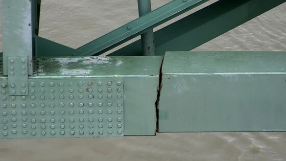 Mississippi River May Reopen to Barge Traffic in 24-48 Hours