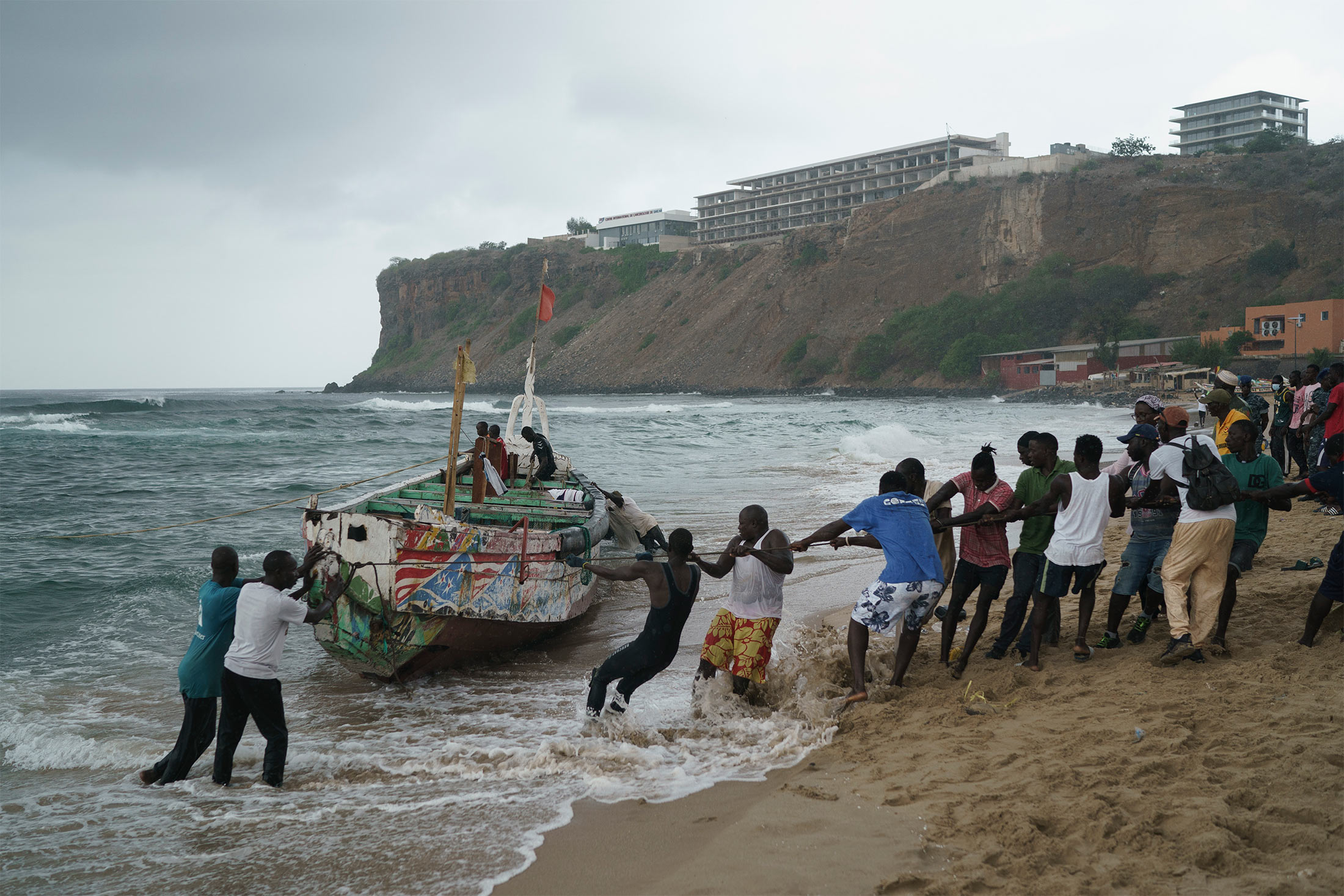 Senegal Official Says 17 Migrants Killed After Boat Capsizes - Bloomberg