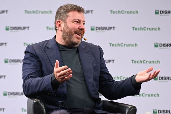 UiPath Rises in Trading Debut After $1.3 Billion Software IPO