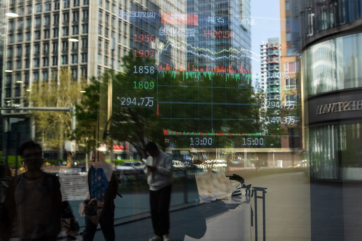 bloomberg.com - China Revamps ChiNext Rules to Lure More Startups to Market