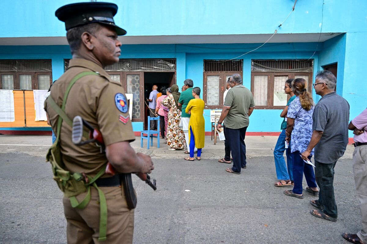 Sri Lanka Leftist Candidate Takes Early Lead in Election Count