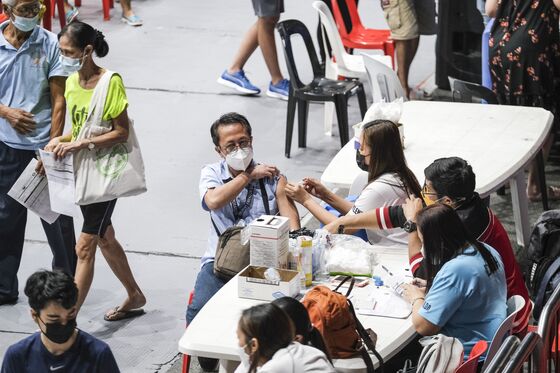 Philippines Bars Unvaccinated From Public Transport in Capital