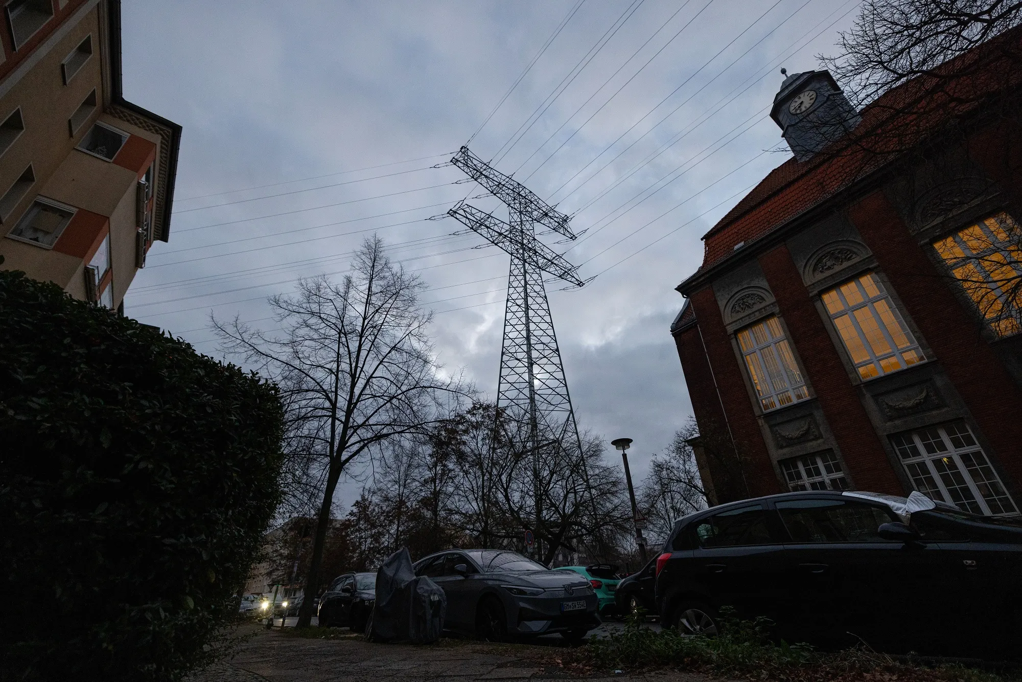 A high voltage electricity transmission tower&nbsp;in a residential district of Berlin.
