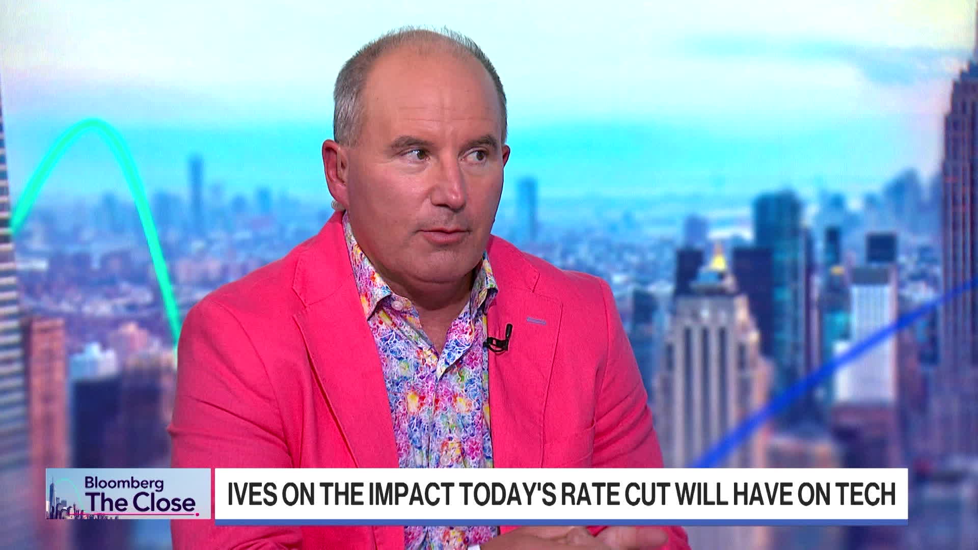 Wedbush's Ives Sees 'Bright Green Light' for Tech Stocks