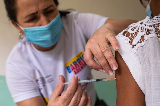 Venezuela Deploys Cuban Homemade Vaccines as WHO Urges Caution