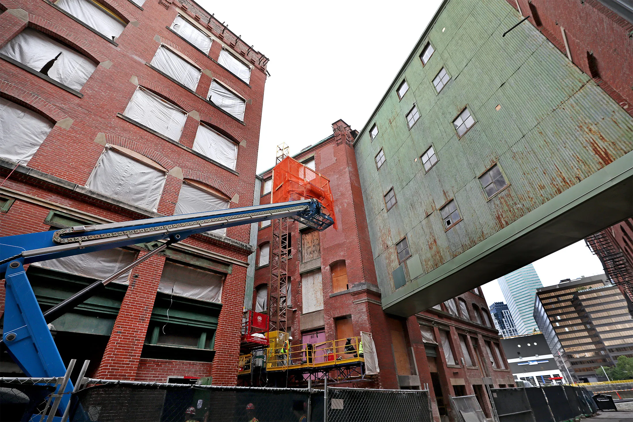 Construction takes place on the exterior of the new GE headquarters in Boston.