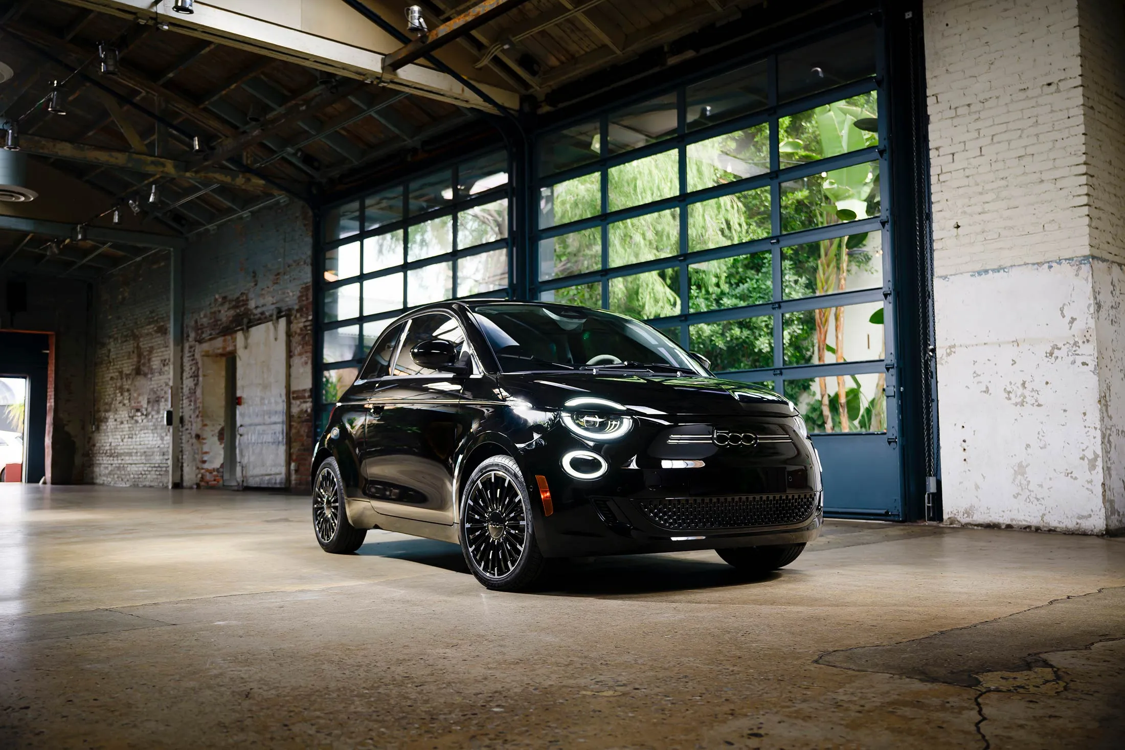 Fiat 500e Review: $36,000 Subcompact EV Is a Zippy, Commuting Delight -  Bloomberg, image size:2200x1467