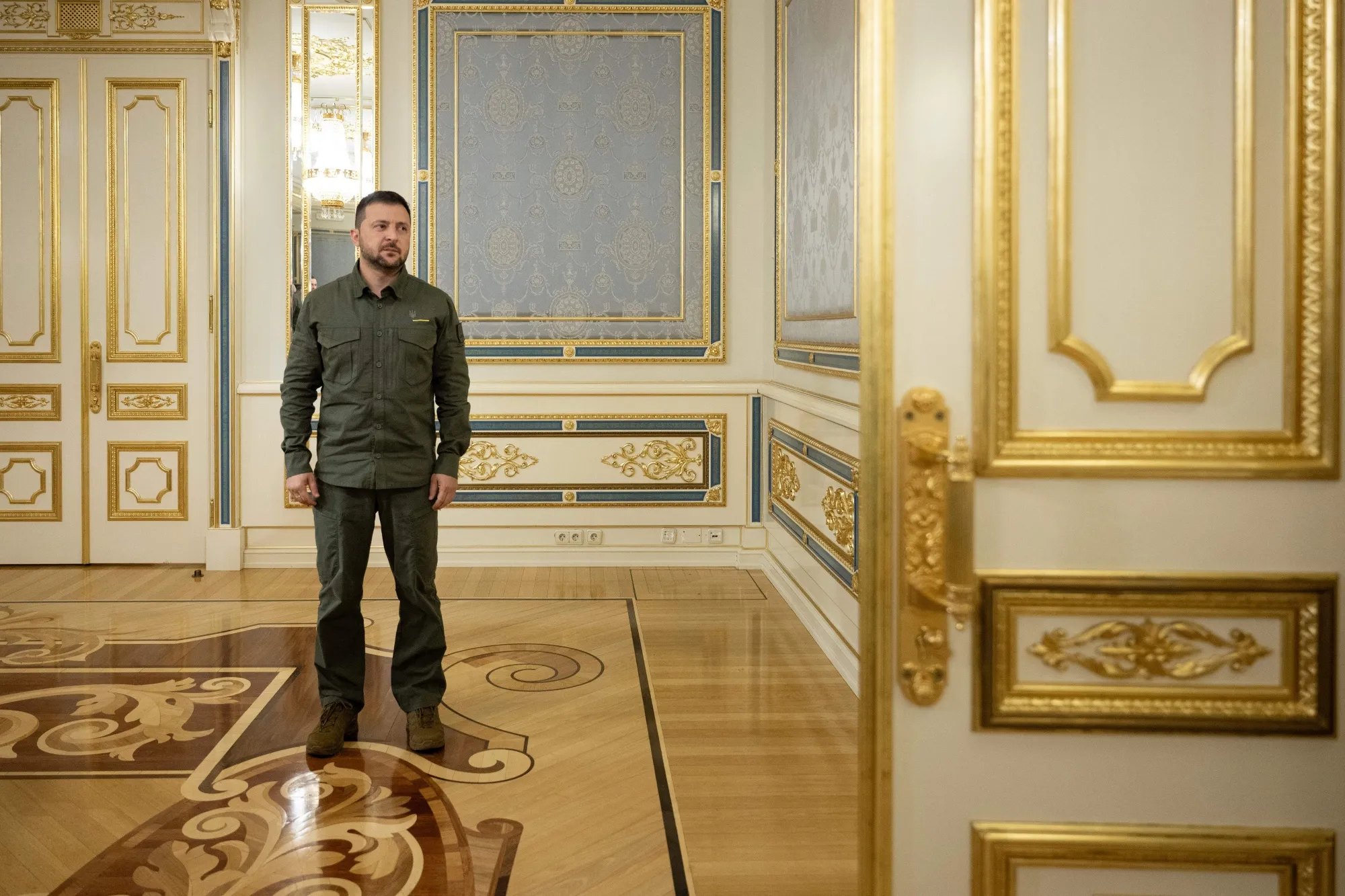 Ukraine's President Volodymyr Zelensky waits to greet US Secretary of State before a meeting at Bankova in Kyiv on September 6, 2023.&nbsp;