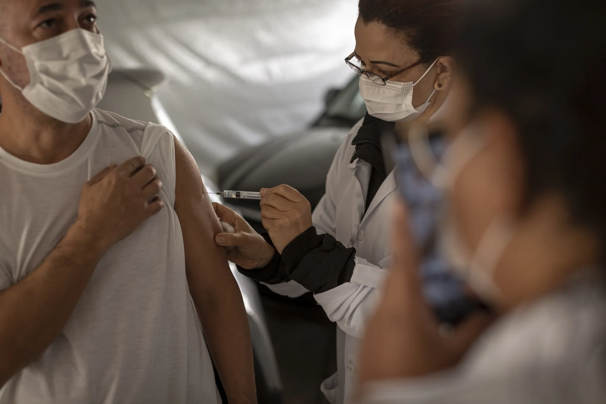 A health worker administers a dose of Sinovac Biotech Ltd. Covid-19 vaccine to a resident at the Latin America Memorial in Sao Paulo.