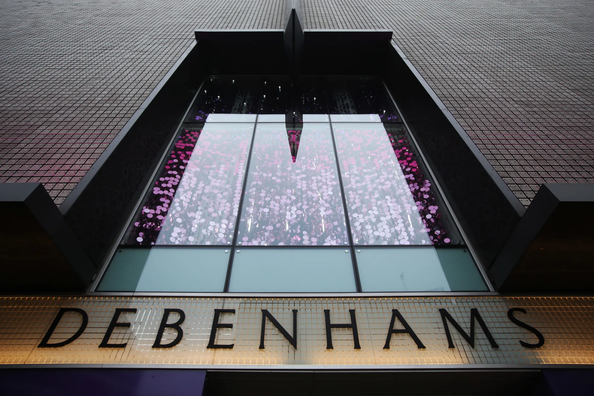 U.K. Consumer Confidence Hits Four-Year Low In Christmas Setback 