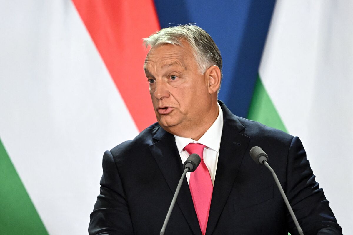 Orban Says Aide’s Remarks on Hungary Surrendering Went Too Far